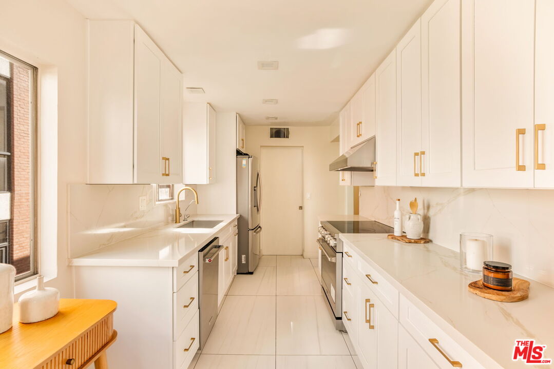 321 N Palm Dr Unit: 3