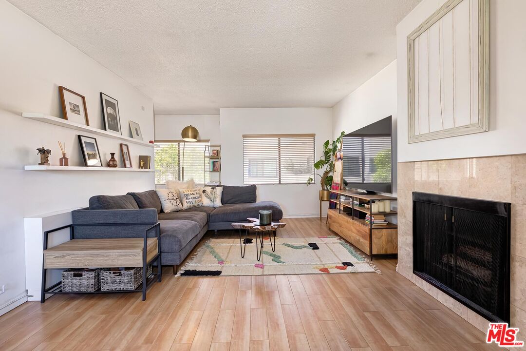 5805 Whitsett Ave Unit: 206