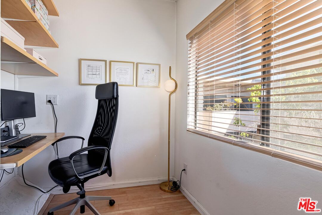 5805 Whitsett Ave Unit: 206
