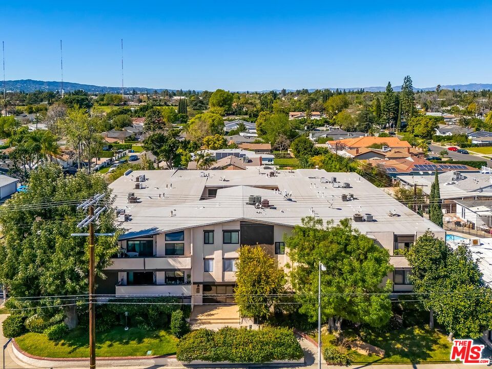 5805 Whitsett Ave Unit: 206