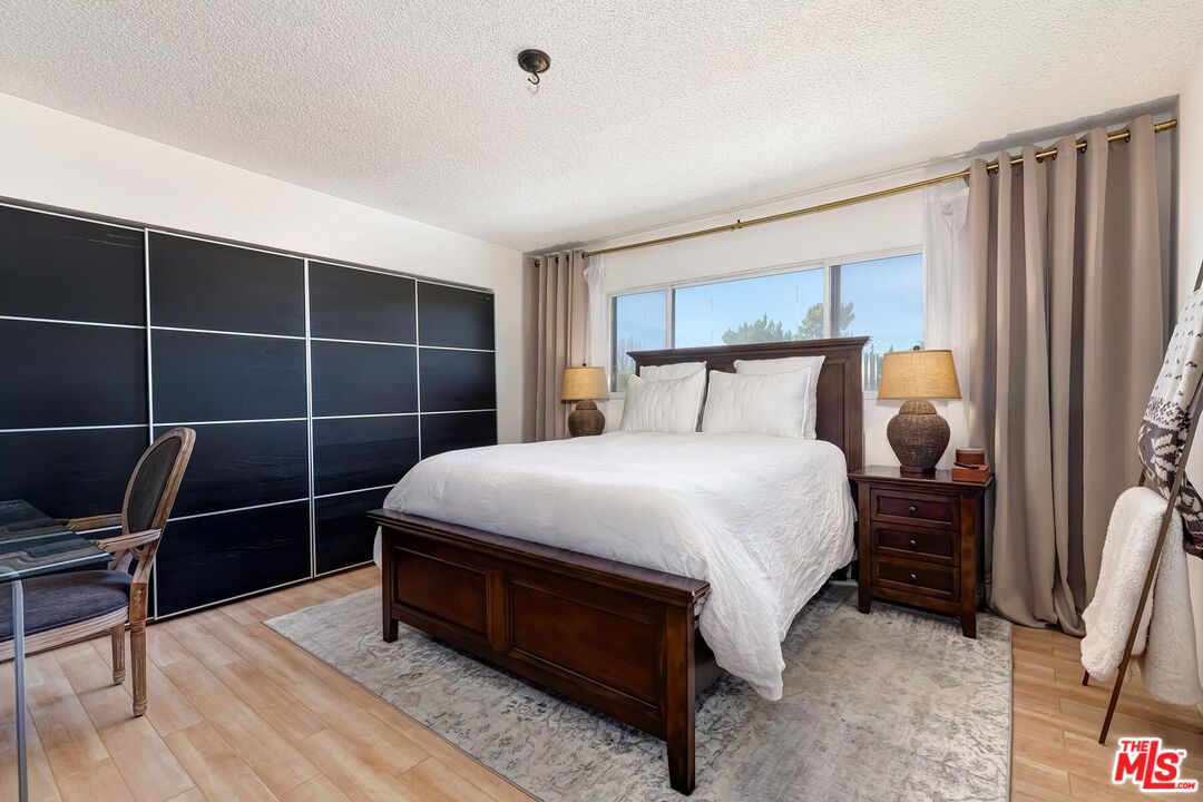 5805 Whitsett Ave Unit: 206