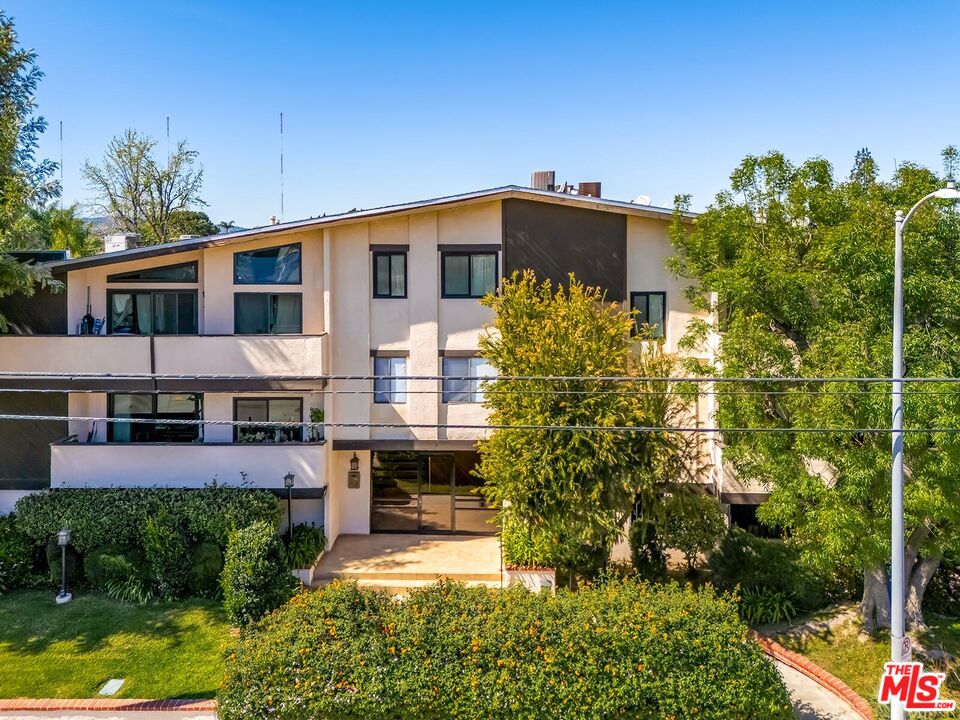 5805 Whitsett Ave Unit: 206
