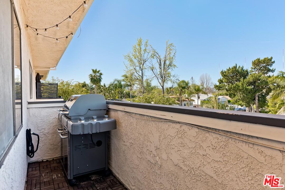 5805 Whitsett Ave Unit: 206