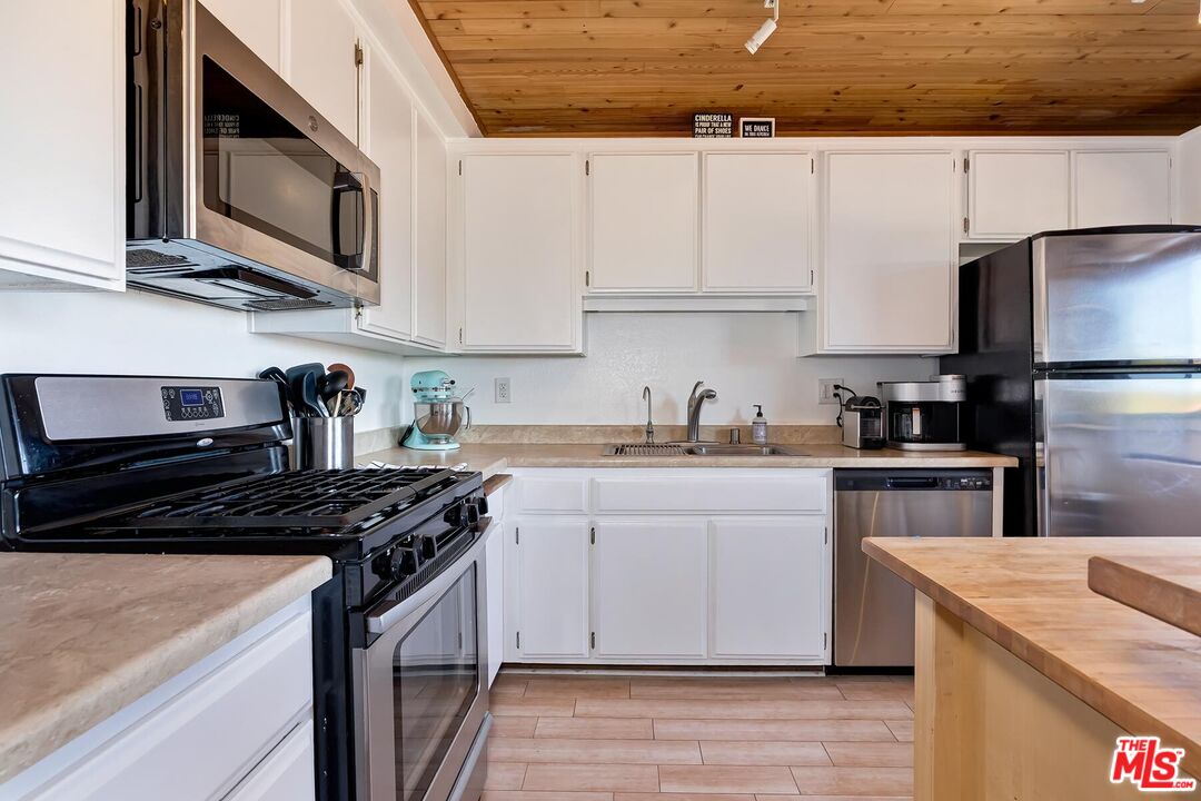 5805 Whitsett Ave Unit: 206