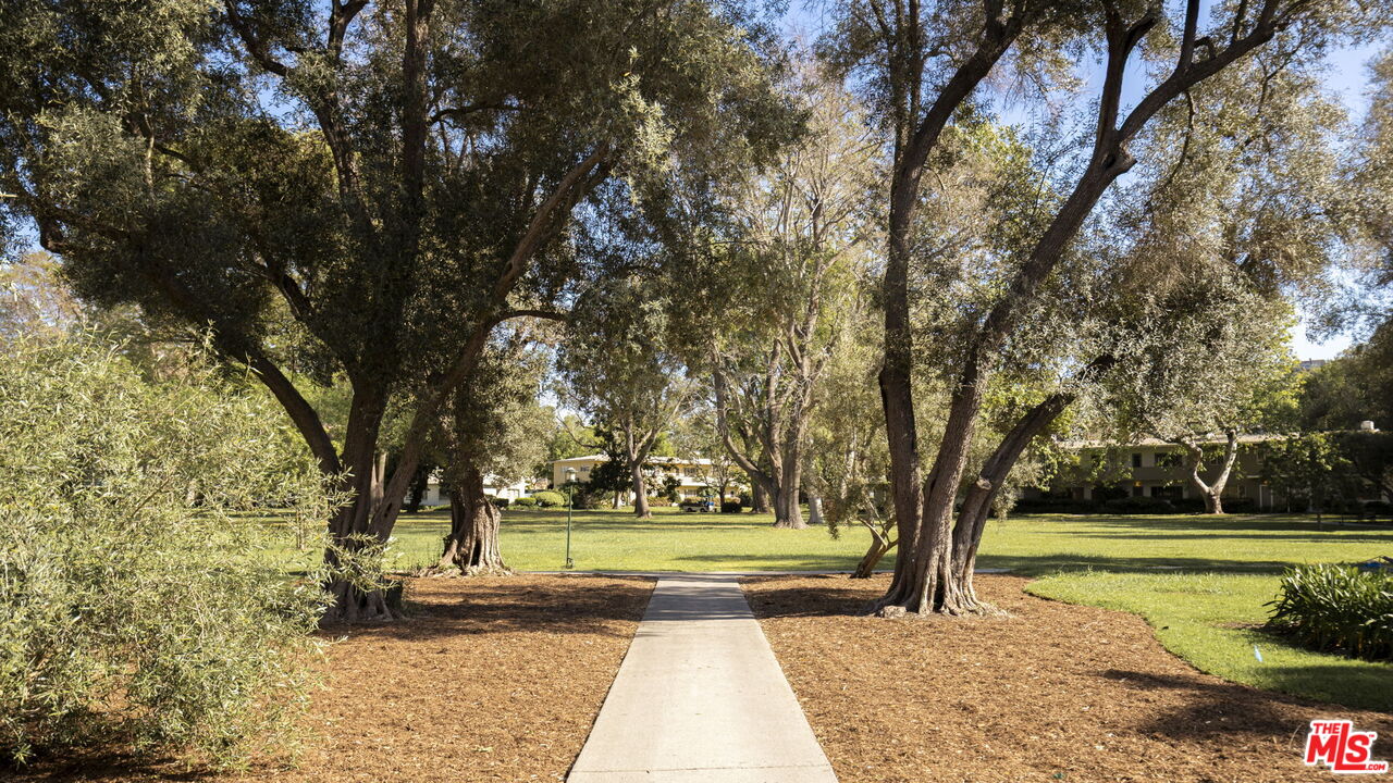 5116 Village Grn