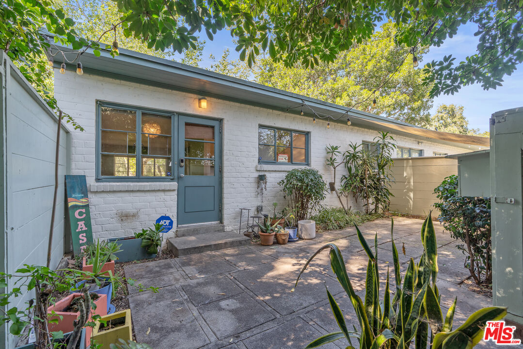 5116 Village Grn