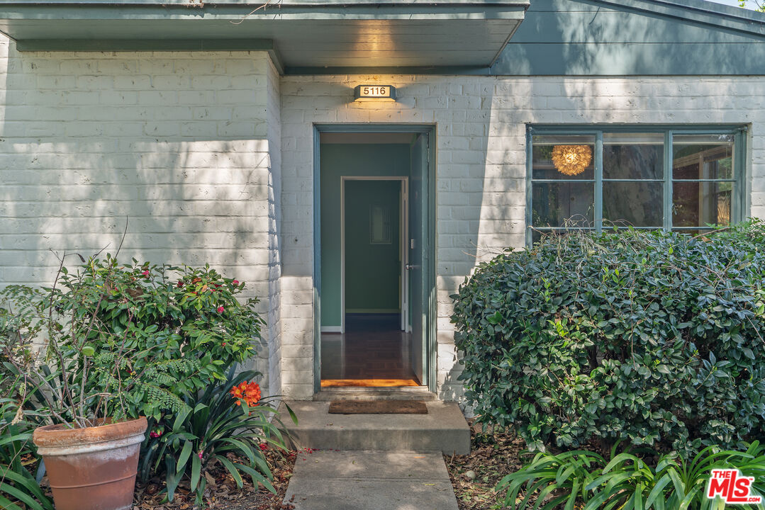 5116 Village Grn