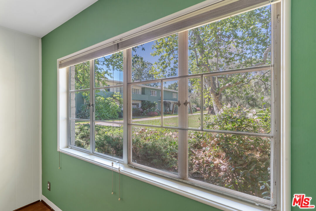 5116 Village Grn