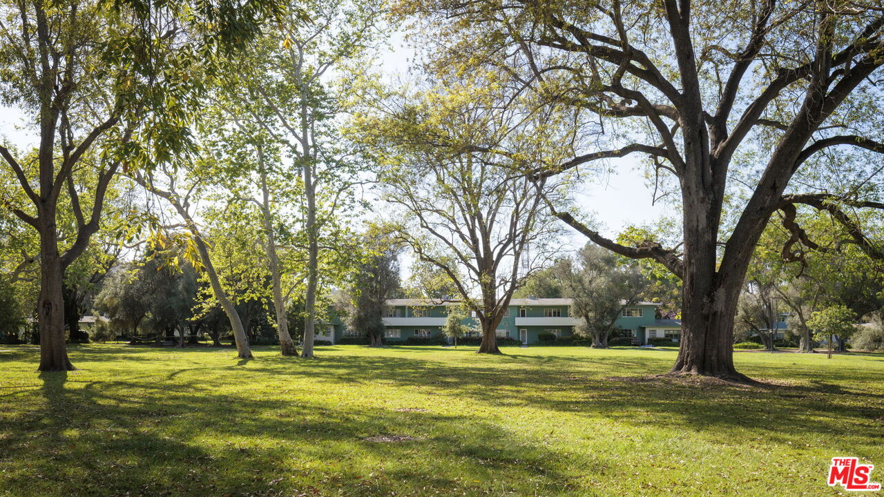 5116 Village Grn