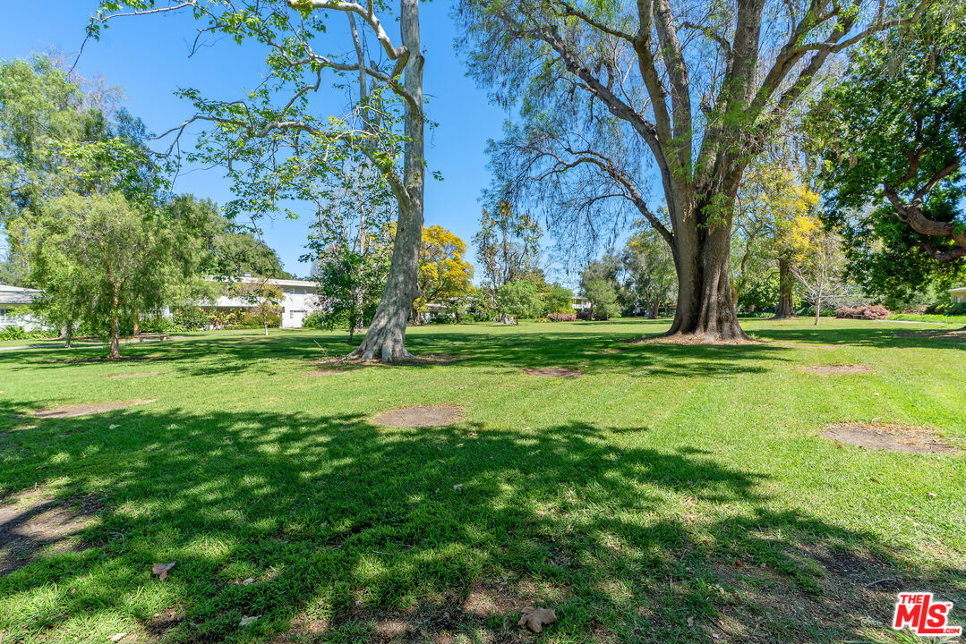 5116 Village Grn