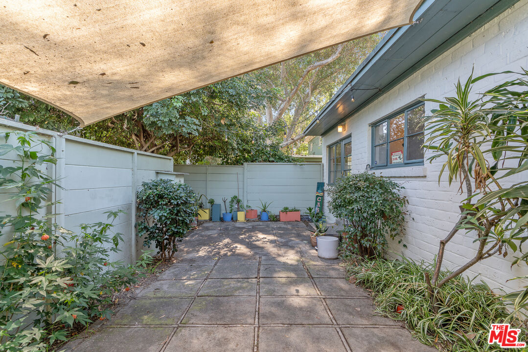 5116 Village Grn