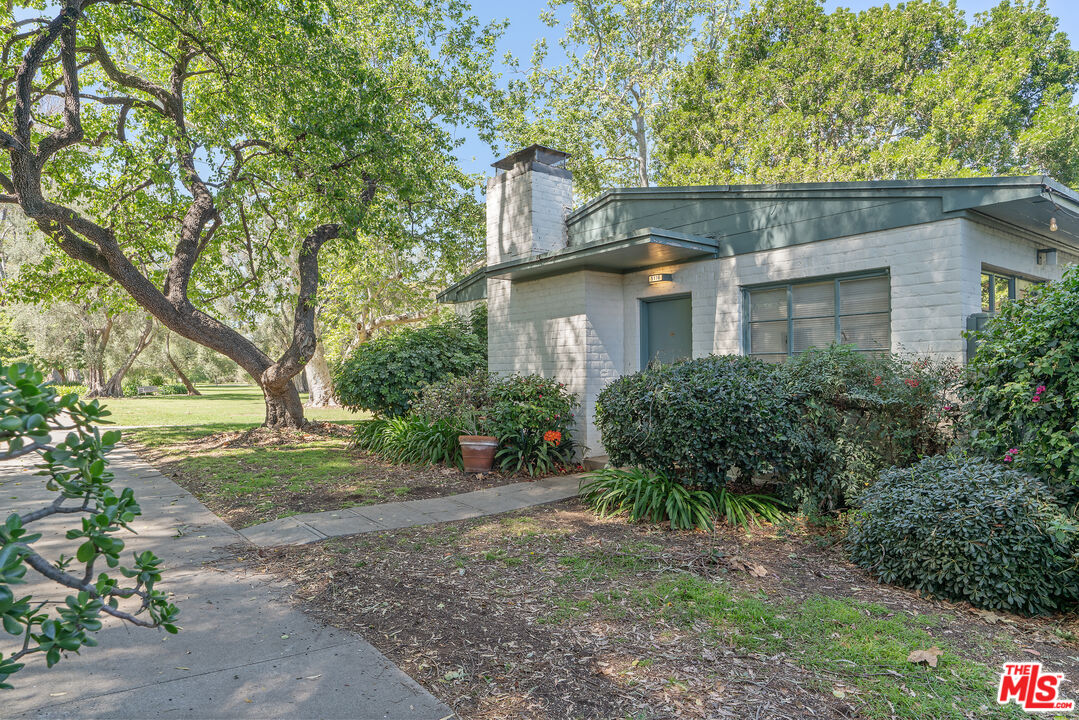 5116 Village Grn
