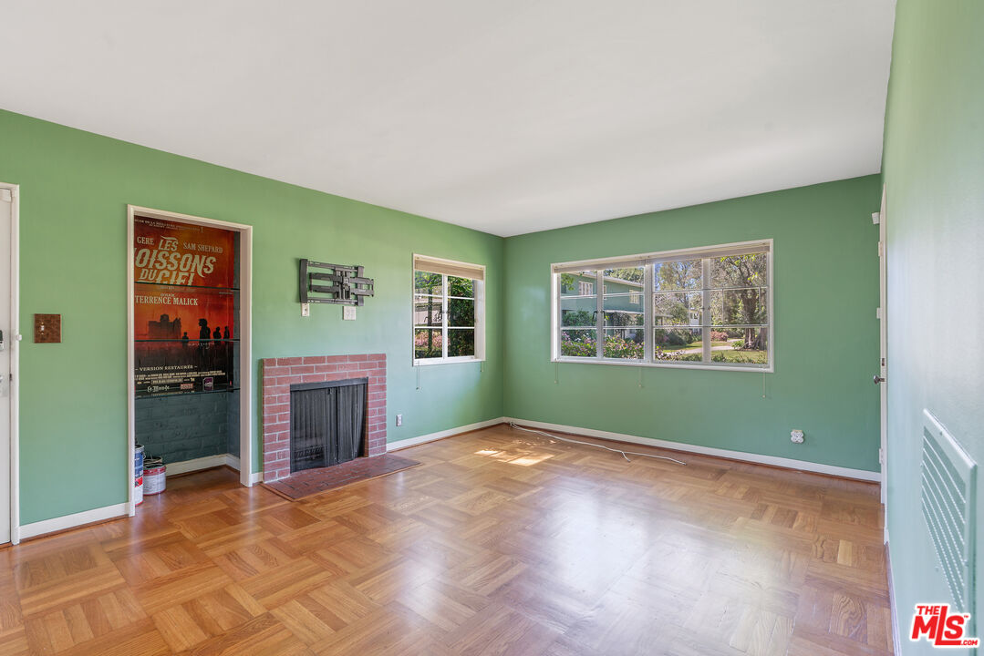 5116 Village Grn