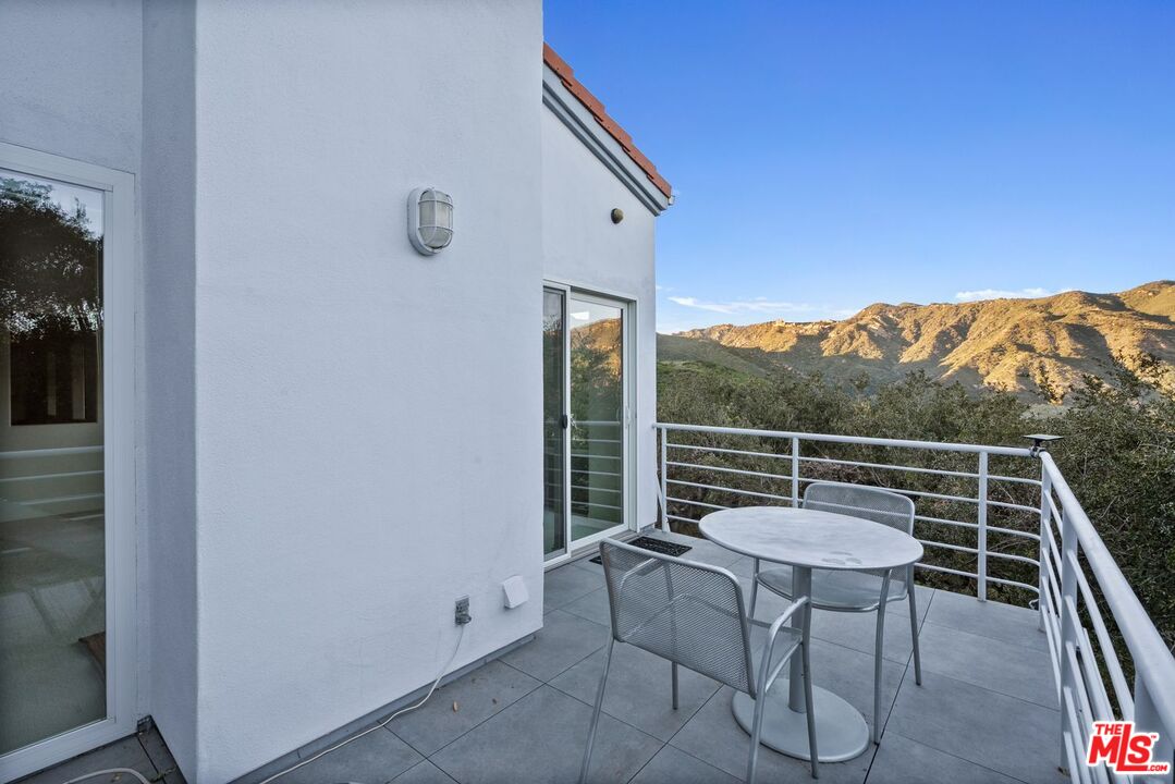 26207 Ingleside Way