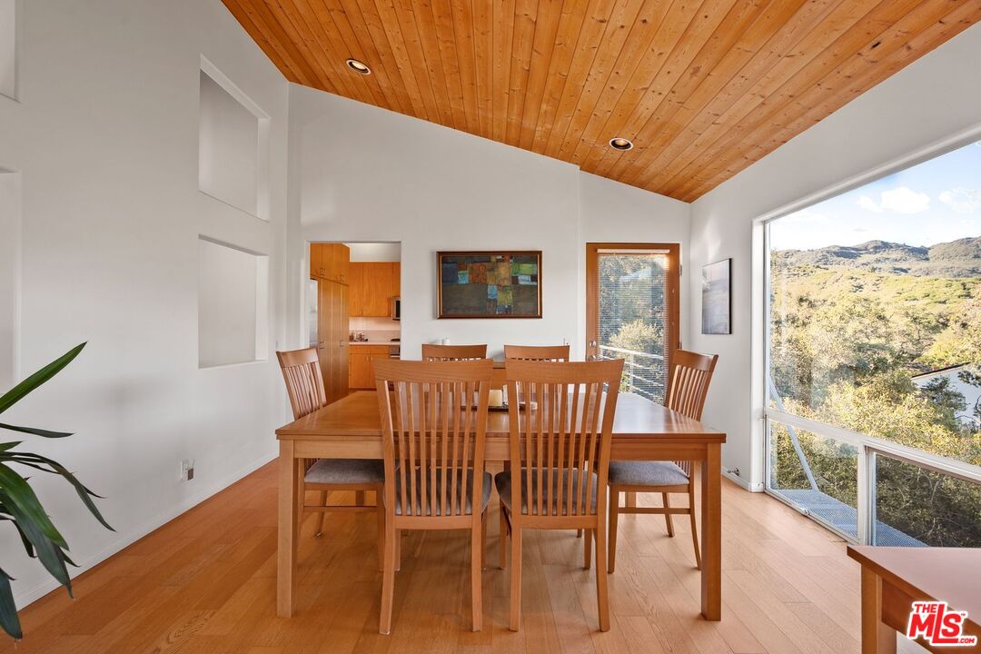26207 Ingleside Way
