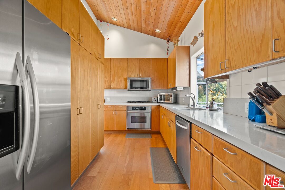 26207 Ingleside Way