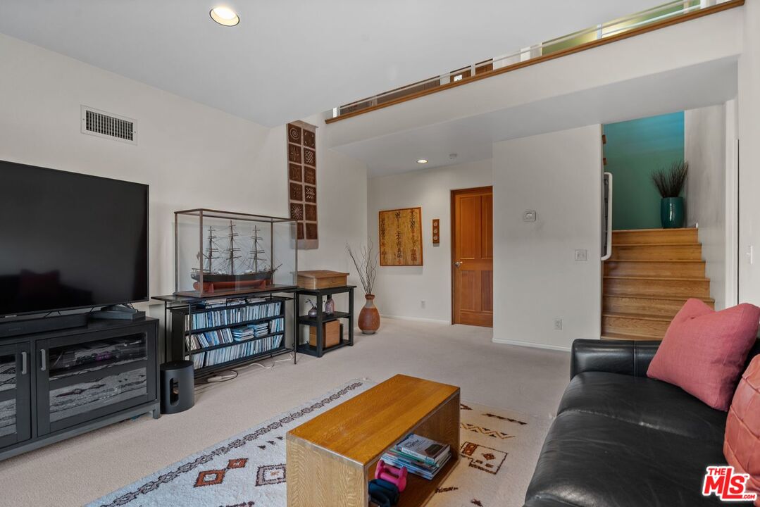 26207 Ingleside Way