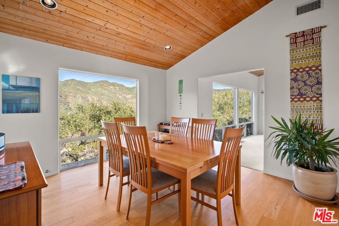 26207 Ingleside Way