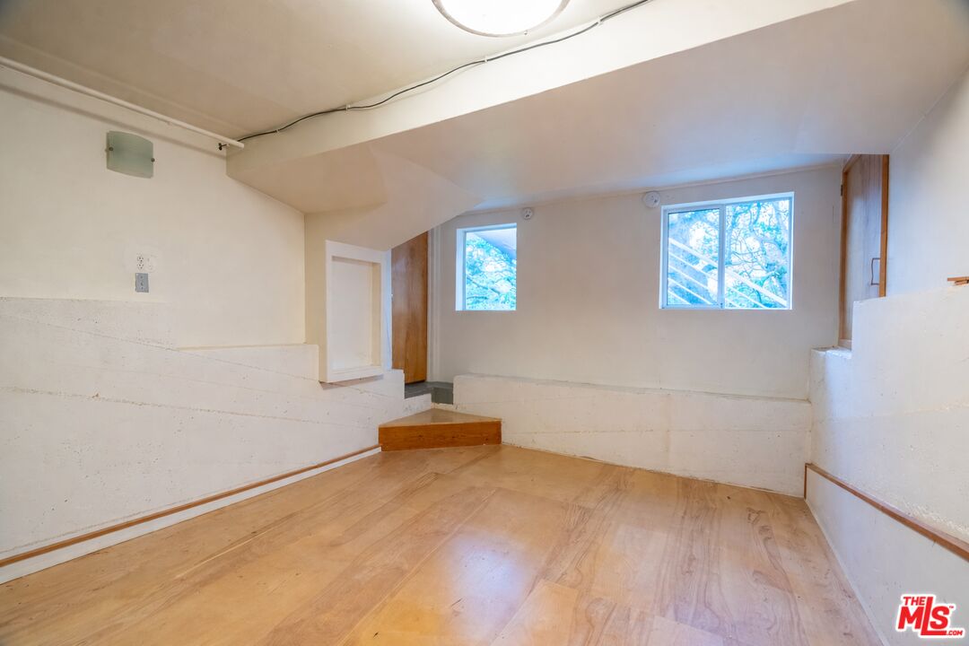 26207 Ingleside Way
