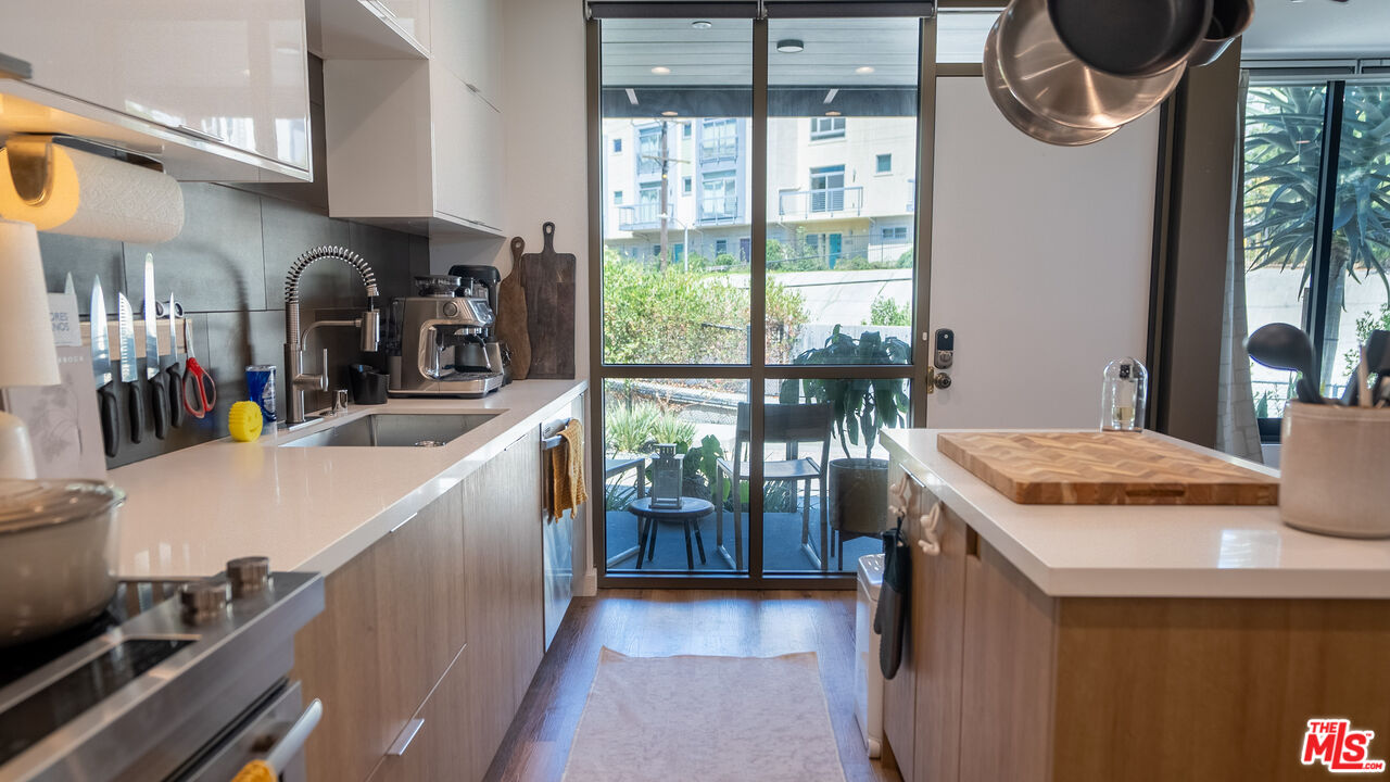 2811 Waverly Dr Unit: 1