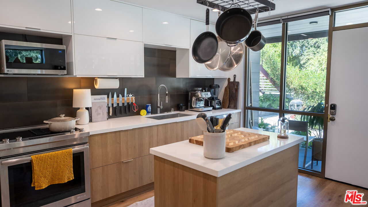 2811 Waverly Dr Unit: 1