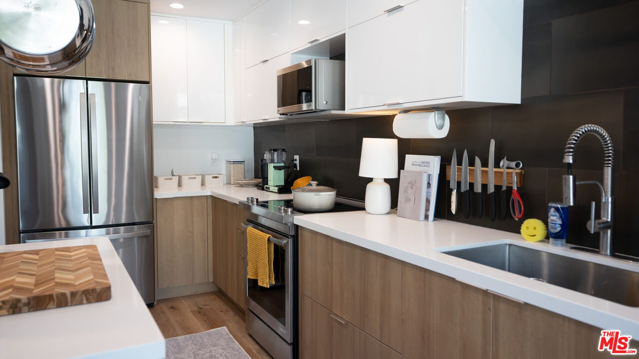 2811 Waverly Dr Unit: 1
