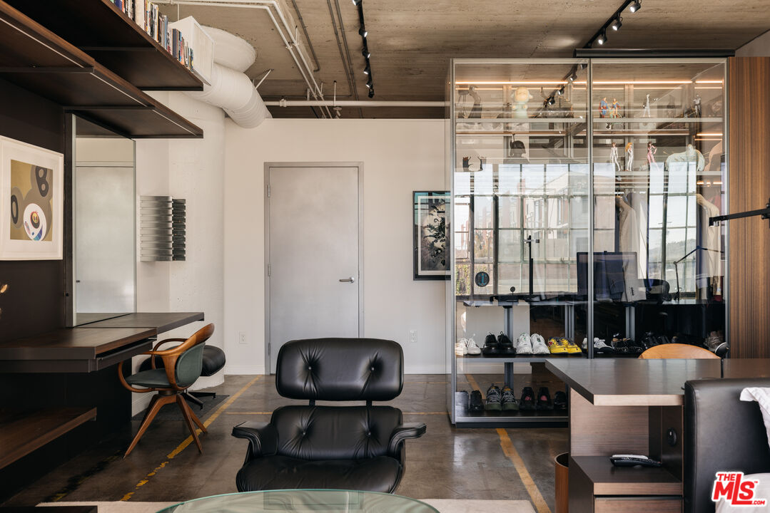 1855 Industrial St Unit: 307