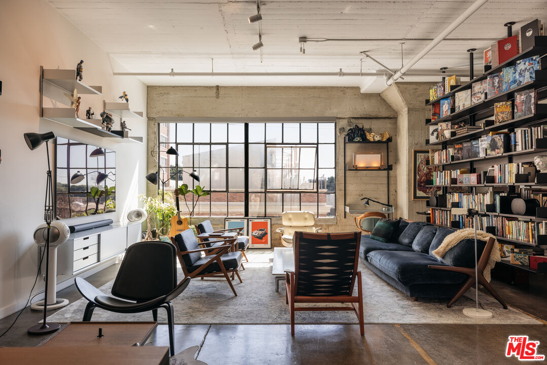 1855 Industrial St Unit: 307