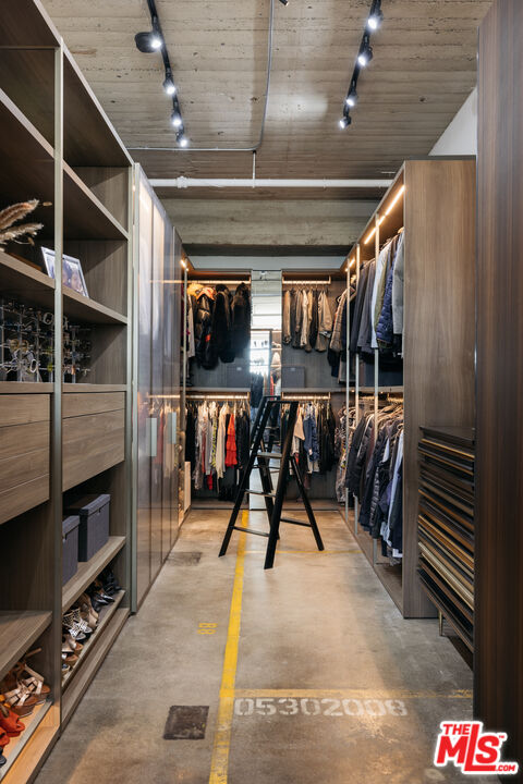 1855 Industrial St Unit: 307