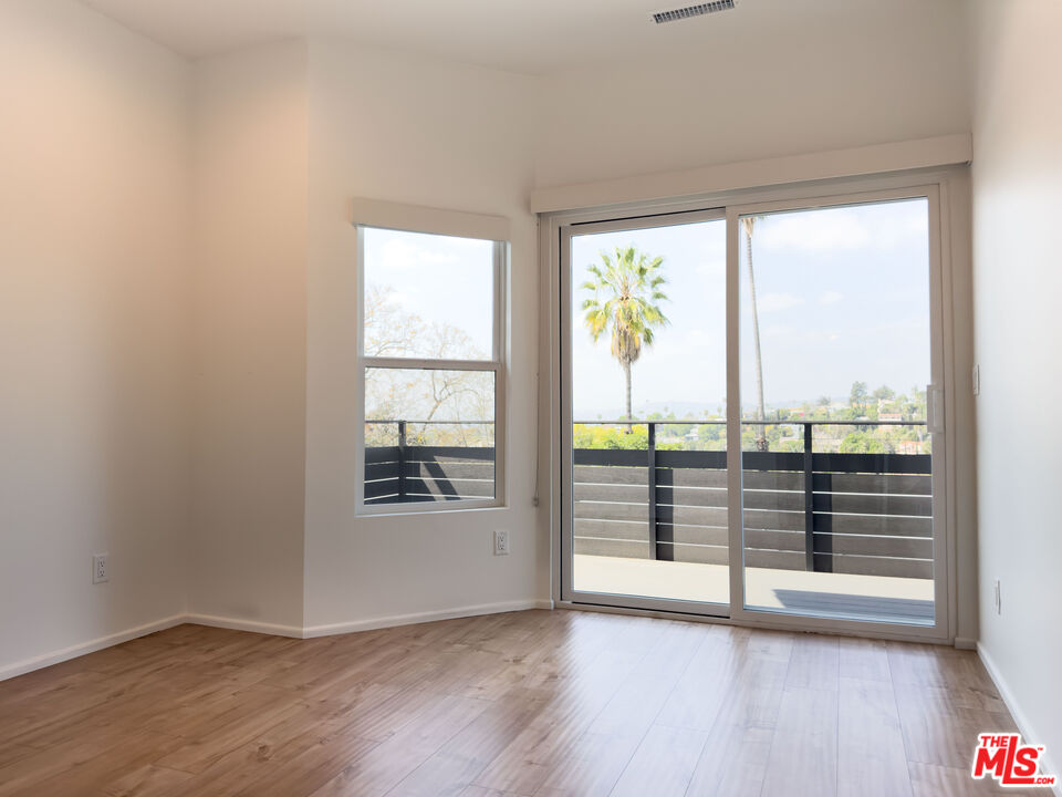 845 N La Fayette Park Pl