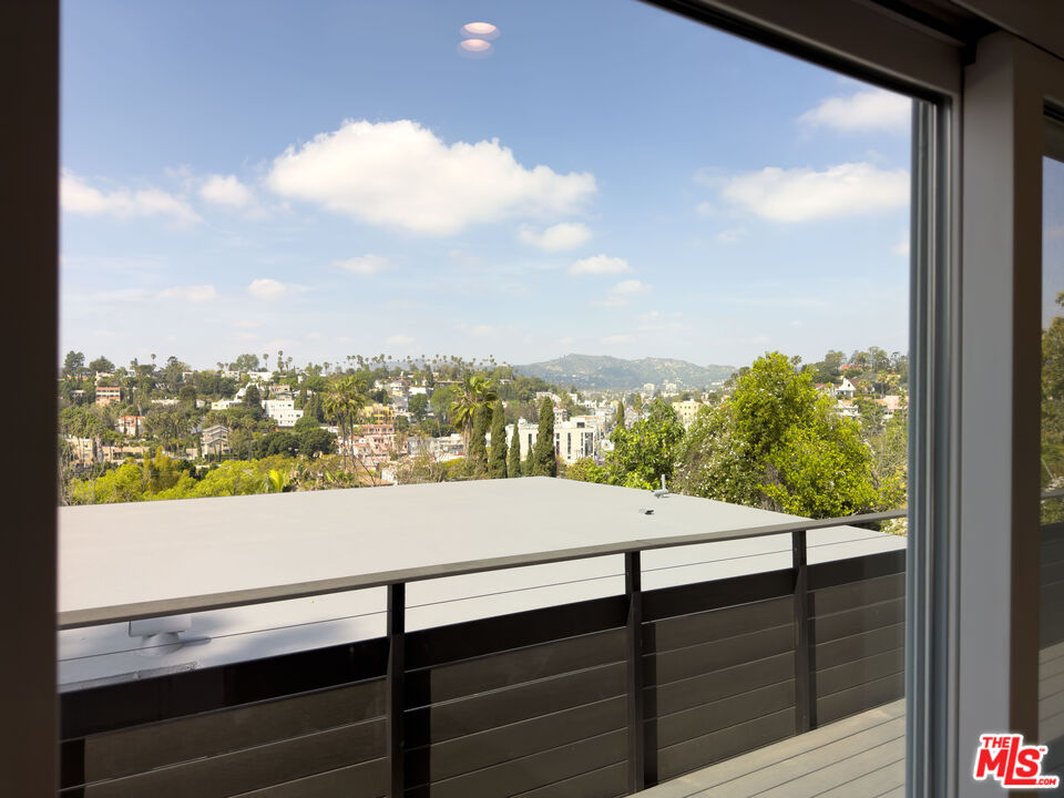 845 N La Fayette Park Pl