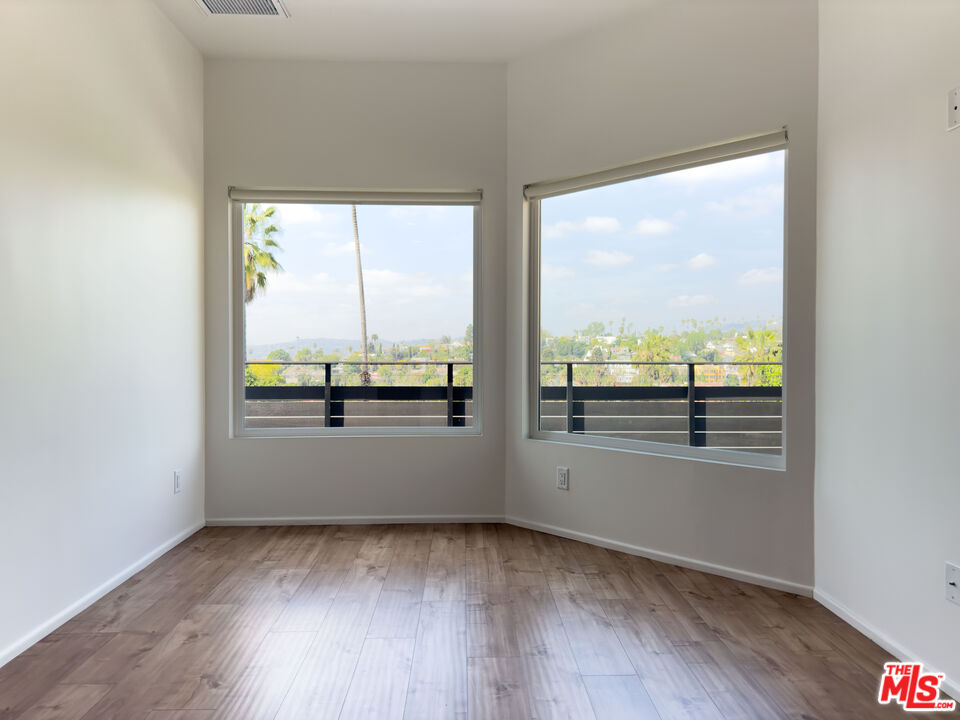 845 N La Fayette Park Pl