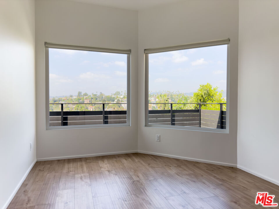 845 N La Fayette Park Pl