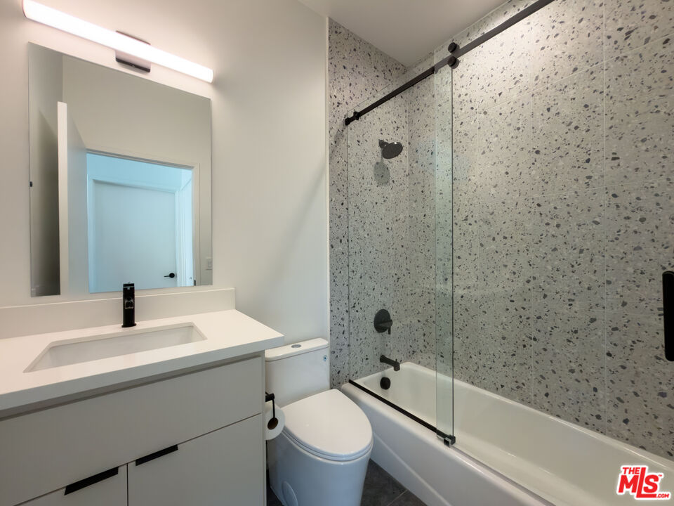 845 N La Fayette Park Pl