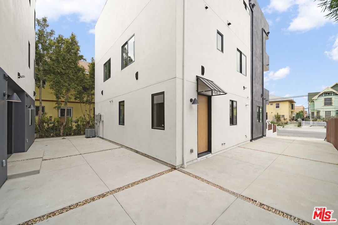 1518 Magnolia Ave