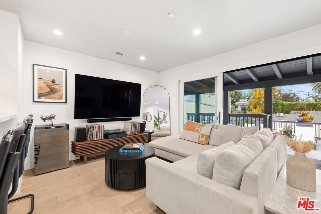 637 Santa Clara