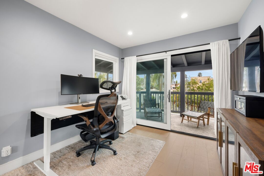 637 Santa Clara