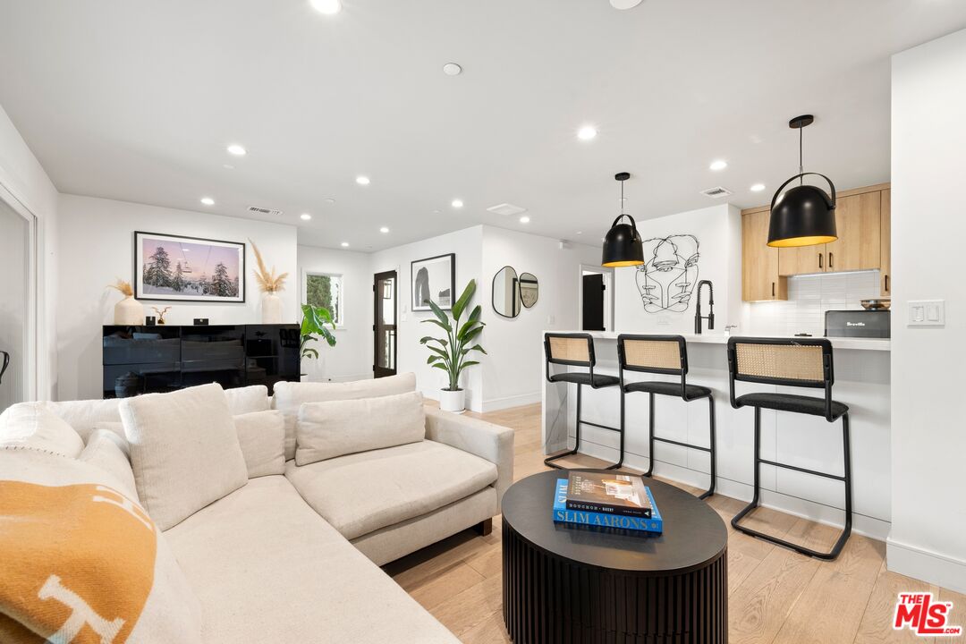 637 Santa Clara
