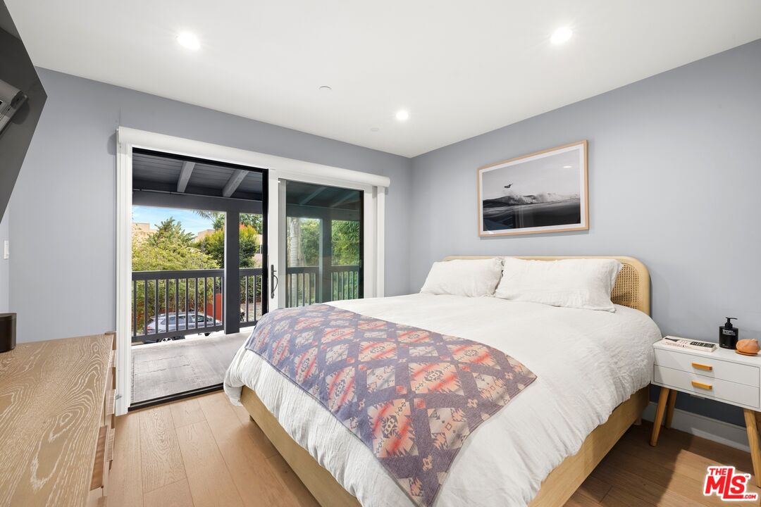 637 Santa Clara