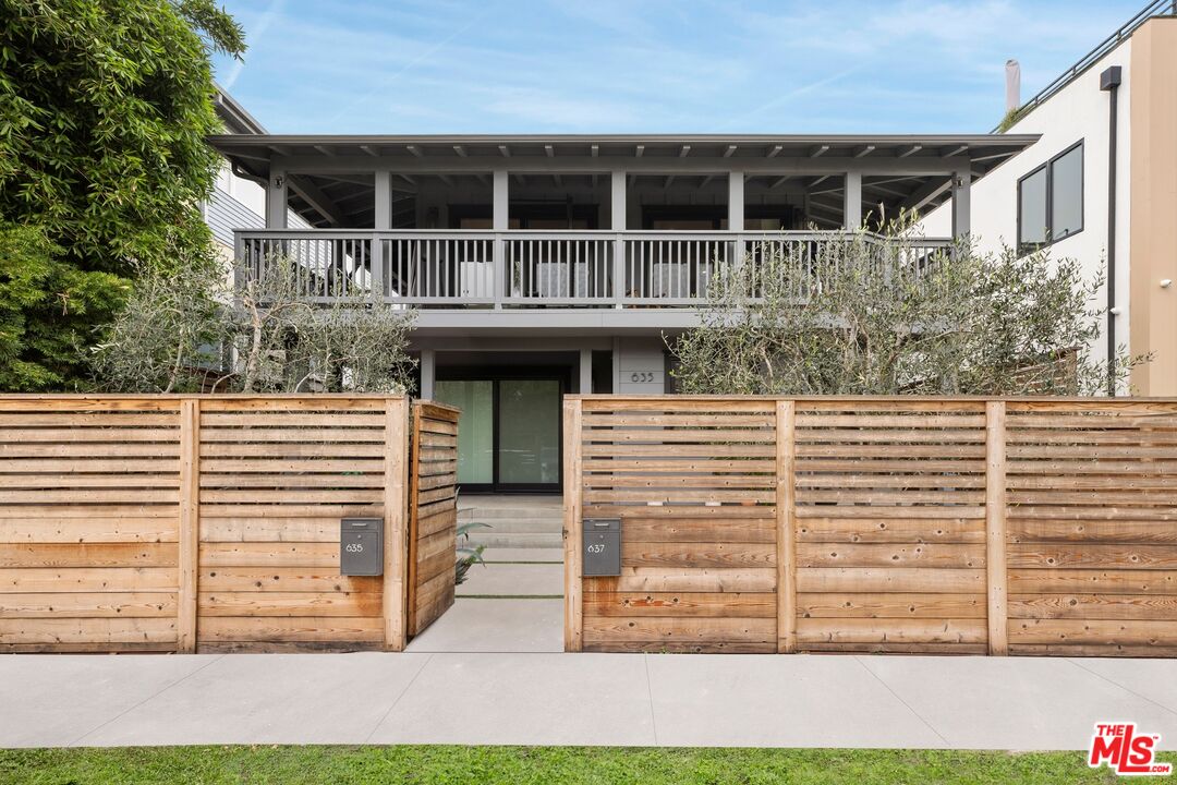 637 Santa Clara