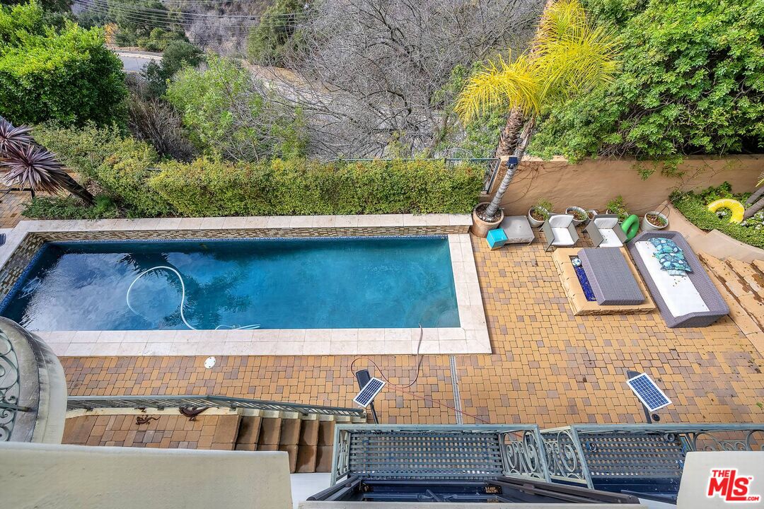 3110 Benedict Canyon Dr