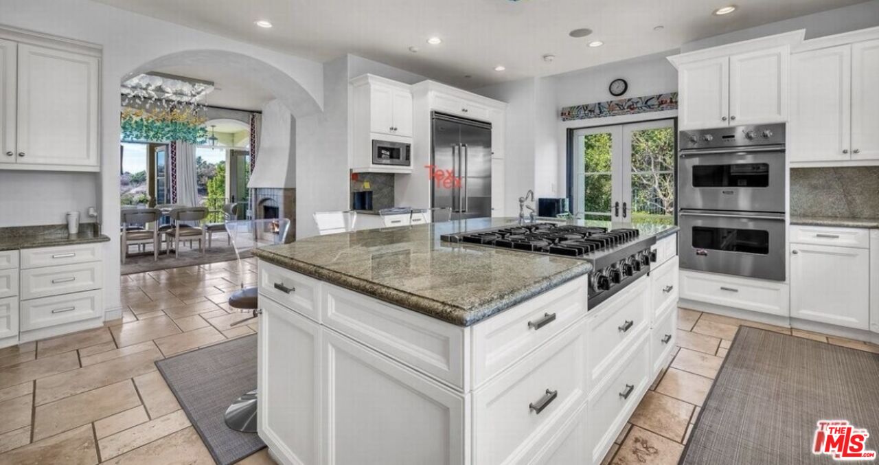 3110 Benedict Canyon Dr