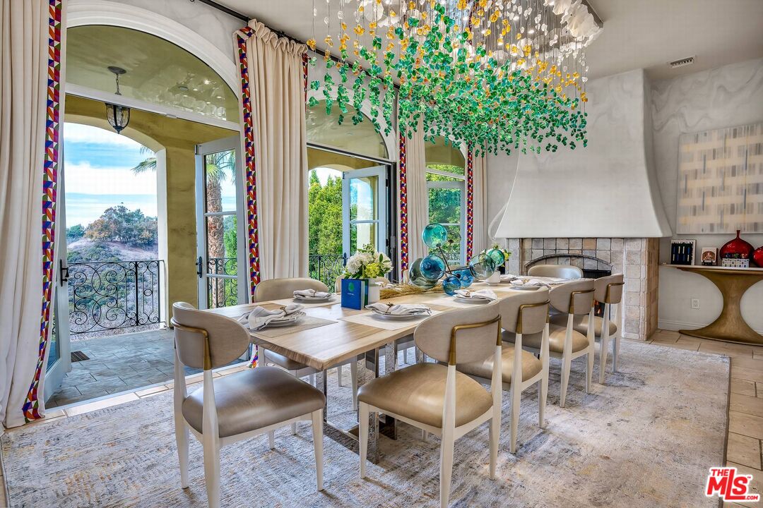 3110 Benedict Canyon Dr