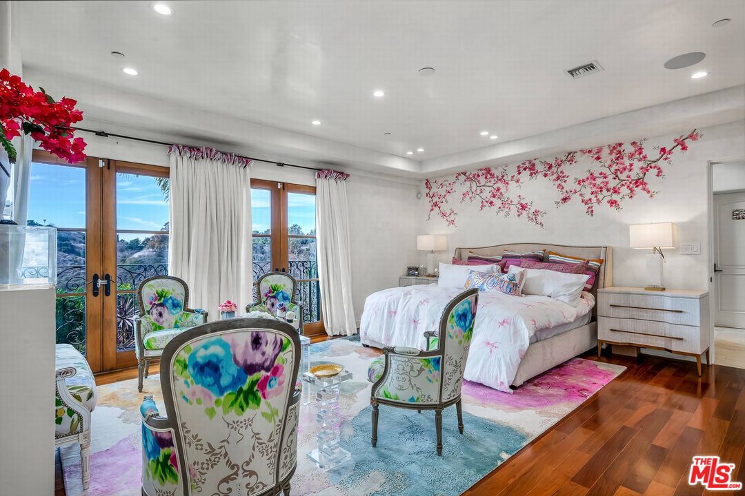 3110 Benedict Canyon Dr