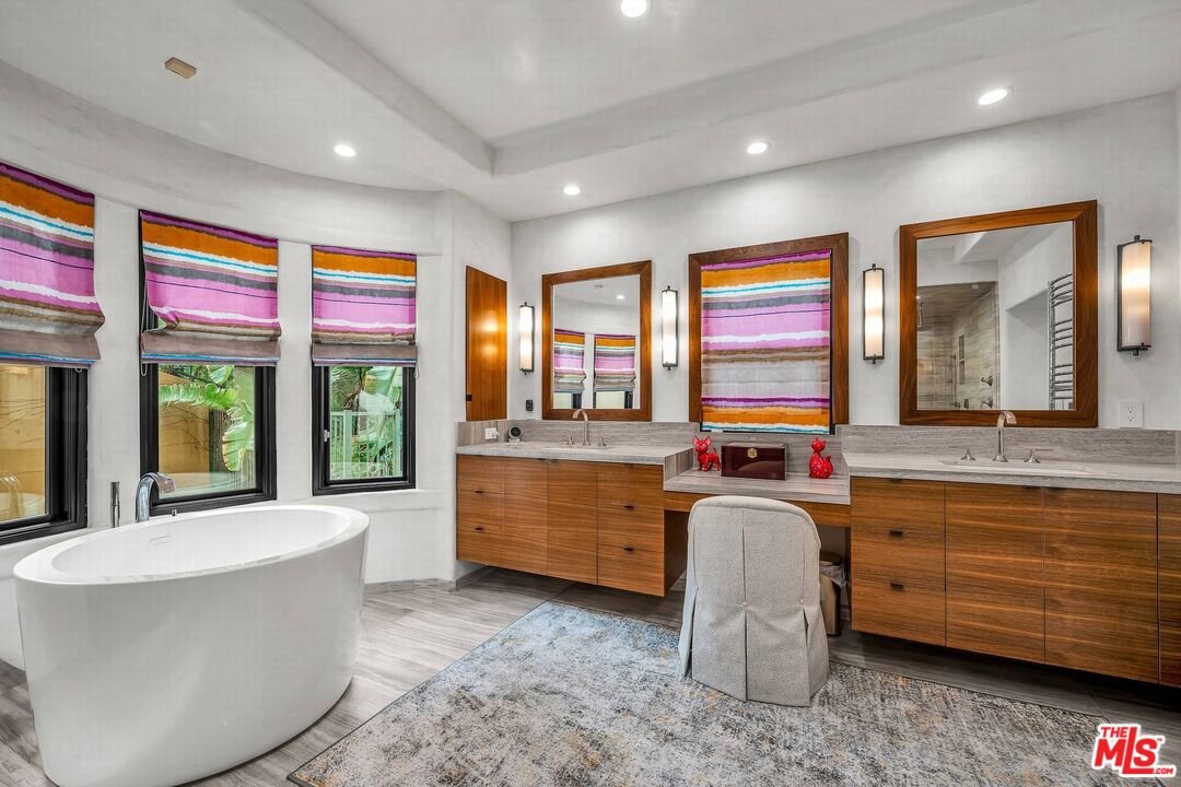 3110 Benedict Canyon Dr