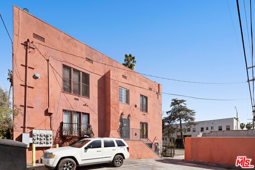 101 N Kenmore Ave