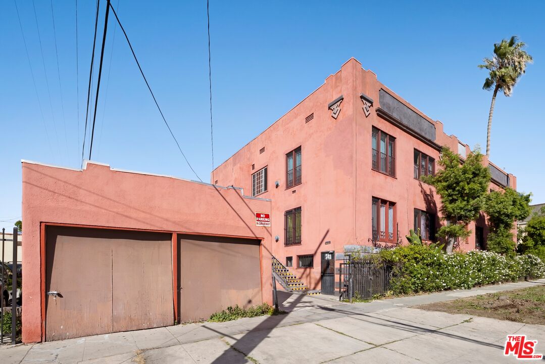 101 N Kenmore Ave