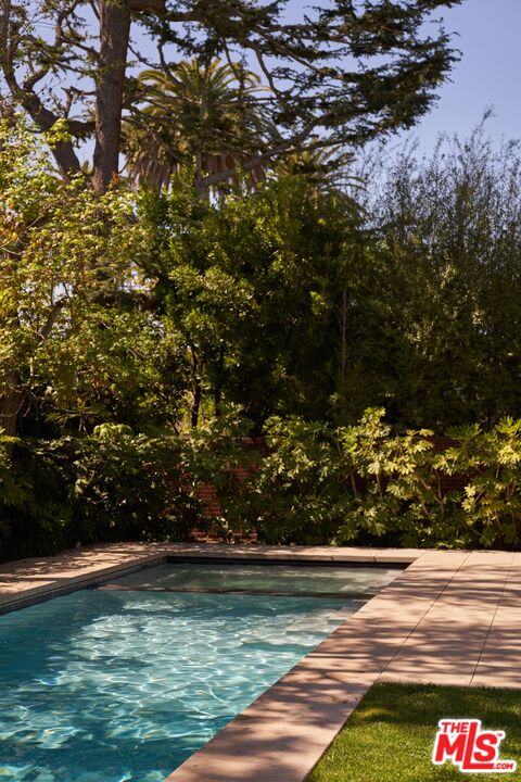 444 S Plymouth Blvd
