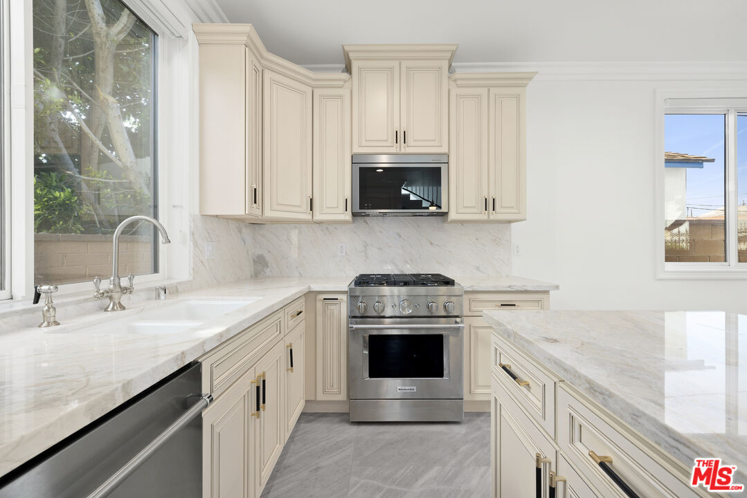 2017 S Centinela Ave Unit: C