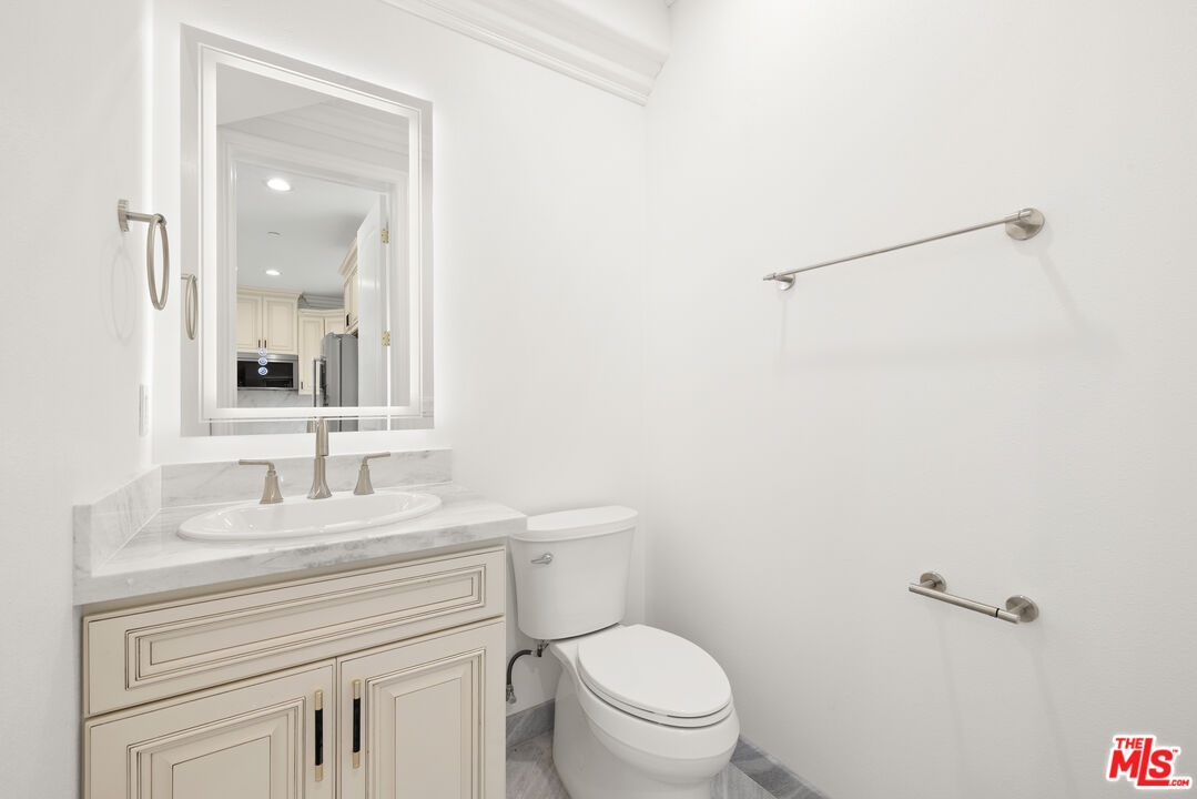 2017 S Centinela Ave Unit: C